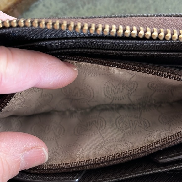 MK Michael Kors Signature Intial Wallet Jet Set Continental Brown Gold Plate
Zip - Picture 8 of 8